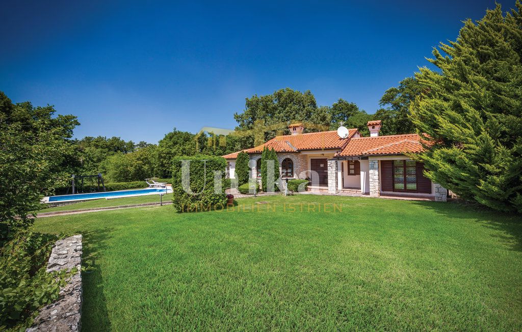 Enonadstropna hiša z wellness prostorom